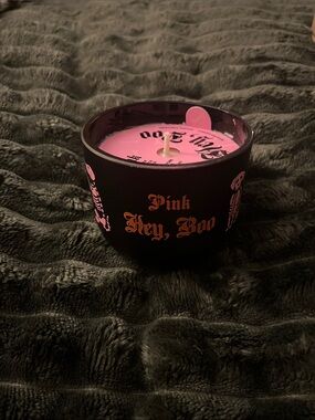 PINK Hey, Boo 2025 candle